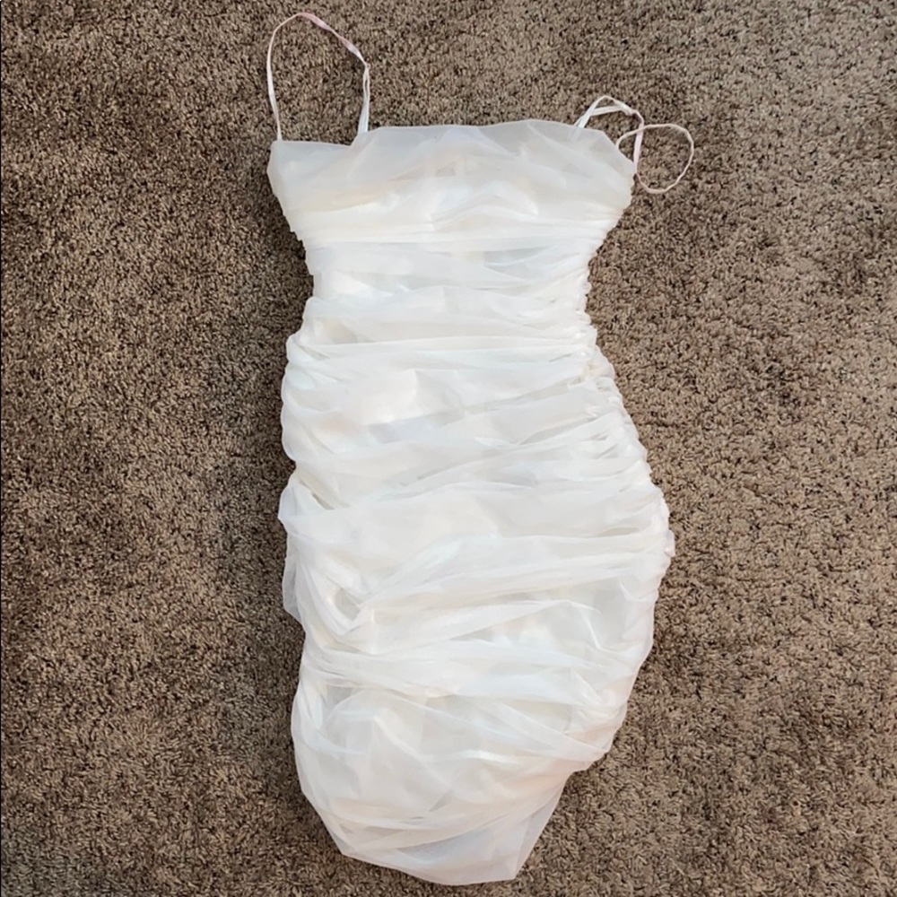 1 X 'ELLA' WHITE RUCHED ORGANZA MESH MINI DRESS